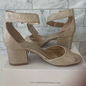 Dream Pairs gold sparkly size 6.5